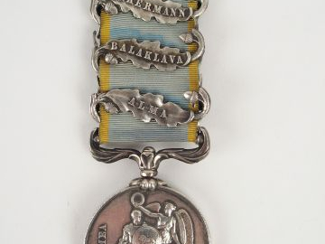 Médaille anglaise dite de Crimée avers profil de la reine Victoria cou