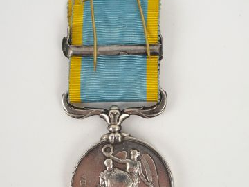 Médaille anglaise dite de Crimée attribuée à un français. Avers profil