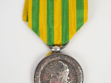 Médaille en argent commémorative de l'expédition au "DAHOMEY" avec un 