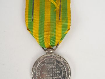 Médaille commémorative de l'expédition de 1883/1886 au "TONKIN" 1er mo