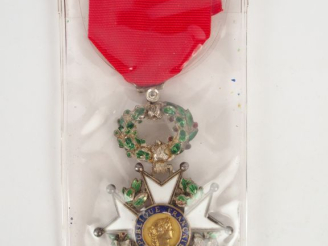 Vente aux enchères Etoile de chevalier de la légion d'honneur Troisième République à l'or