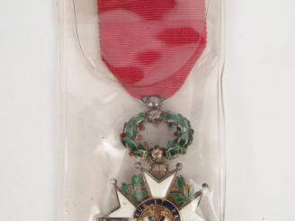 Vente aux enchères Etoile de chevalier de la légion d'honneur Troisième République à l'or
