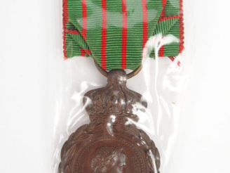 Vente aux enchères Médaille de Sainte Hélène, remise sous le régime de Napoléon III aux s