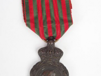 Vente aux enchères Médaille dite de Ste Hélène, remise sous le régime de Napoléon III aux
