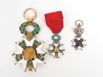 Vente aux enchères Lot de décorations françaises autour de la légion d’honneur comprenant