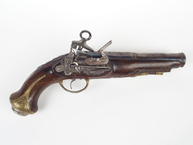 Pistolet Espagnol de patilla (miquelet), arme montée bronze, pièce de 