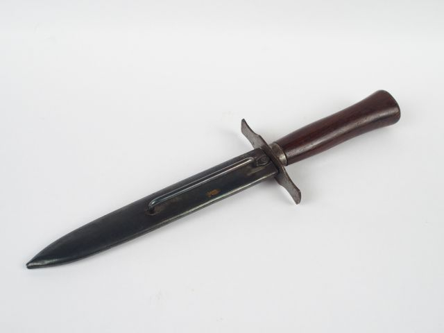 Beau couteau de combat français dit "le vengeur de 1870" fabrication T