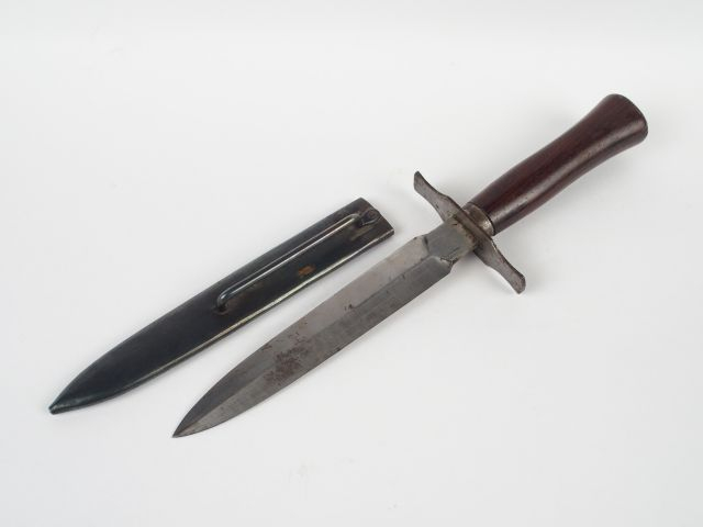 Beau couteau de combat français dit "le vengeur de 1870" fabrication T
