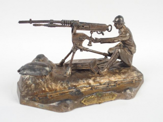 Vente aux enchères Bel encrier en régule argenté souvenir du camp de Mailly (plaque à l'a