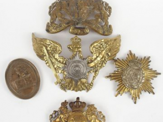 Vente aux enchères Lot de cuivreries diverses plaques de casque à pointe (Bavière 1896, e