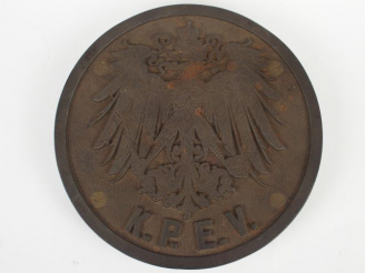 Vente aux enchères Plaque en fonte d’une locomotive Allemande, en fonte ronde, superbe ai
