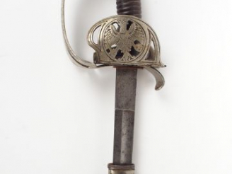 Vente aux enchères Sabre prussien de cavalerie à lame droite et plate, monture en maillec