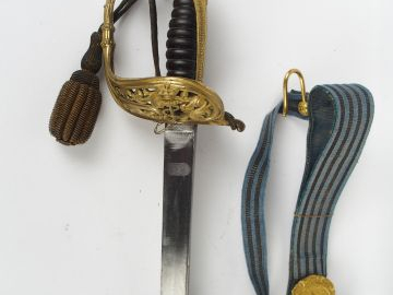 Sabre d'officier de marine modèle 1837 dans son fourreau à trois garni