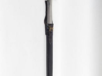 Vente aux enchères Glaive modèle 1833 dans son fourreau, fabrication « Pihet Frères » . 1