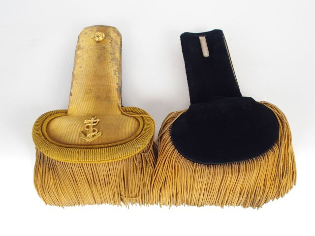 Paire d'épaulettes d'officier de marine en canetille dorée.1.
