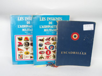 Vente aux enchères Lot de documentation sur les insignes de l’armée de l’air. (x 3). 1.