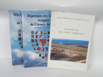 Vente aux enchères Lot de documentation sur les insignes de l’armée de l’air et les insig