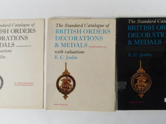 Vente aux enchères Lot de documentation sur les ordres britanniques et les médailles en A