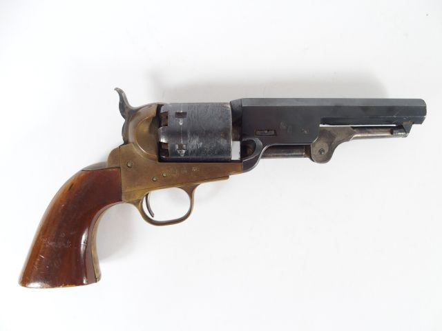 Réplique Italienne d’un révolver Colt 1851 Navy canon octogonal, mécan