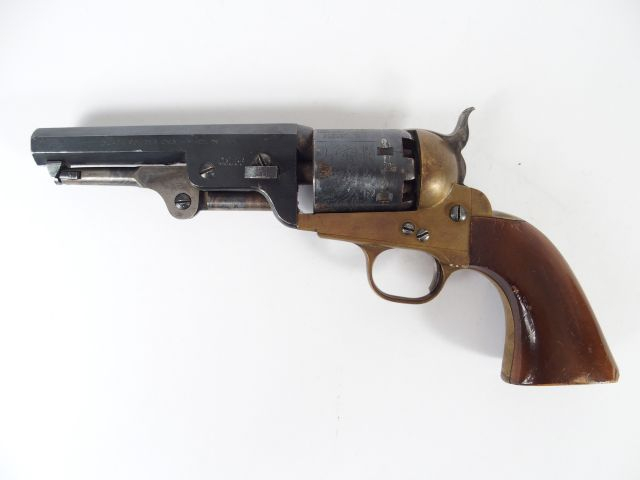Réplique Italienne d’un révolver Colt 1851 Navy canon octogonal, mécan