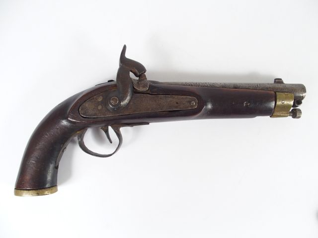 Grand pistolet à percussion de traite de fabrication très frustre à l’