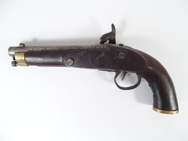 Grand pistolet à percussion de traite de fabrication très frustre à l’