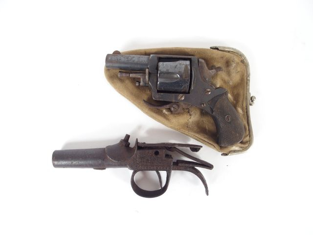 Révolver système British Bulldog calibre 320, détente repliable, plaqu