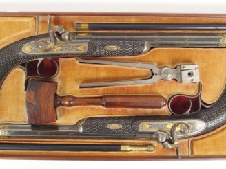 Vente aux enchères Extraordinaire paire de pistolets à percussion présentés dans leur com