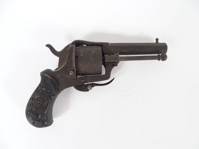 Révolver à système à broche, rare variante à carcasse fermée et à port