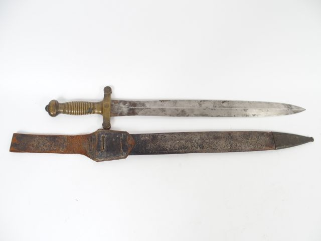 Glaive Français réglementaire modèle 1831 dans son fourreau cuir à gar