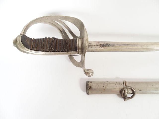 Sabre Français d’officier réglementaire modèle 1882, fusée corne filig