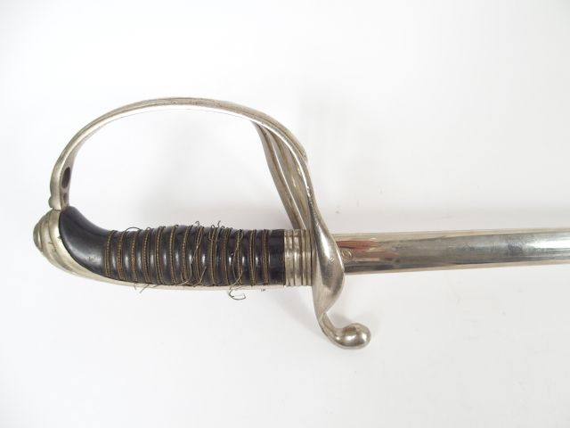 Sabre Français d’officier réglementaire modèle 1882, fusée corne  fili