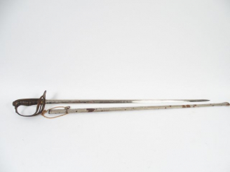 Vente aux enchères Sabre Français d’officier, fusée corne filigranées, branches de garde 