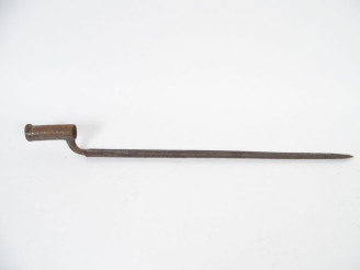 Vente aux enchères Baïonnette  à douille  de 556mm de long type Prussienne 1809. Douille 