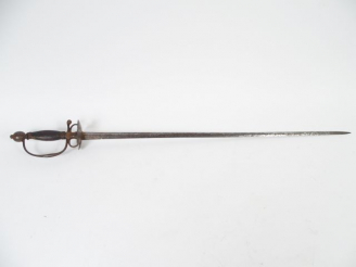 Vente aux enchères Epée de sergent modèle 1767, lame triangulaire à pans creux de 670mm d