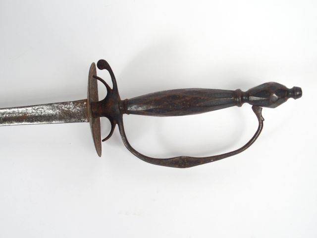 Epée de cour Française montée fer fin de l’ancien régime, lame triangu