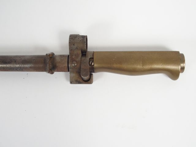 Baïonnette Française de fusil Lebel 1886/93/15 quillon coupé, poignée 