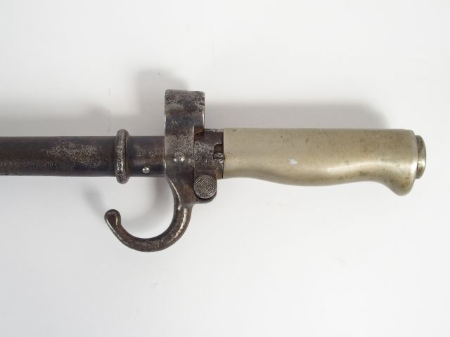 Baïonnette Française de fusil Lebel 1886/93  avec quillon, poignée mai