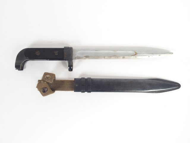 Baïonnette pour AK47 fourreau tôle, suspente  weebing vert, plaquettes