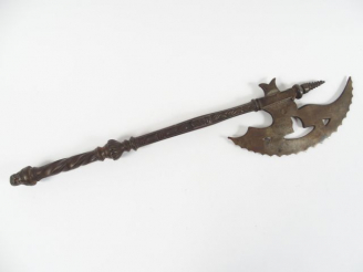 Vente aux enchères Hache d’arme en fonte coulée époque Viollet –le -Duc. 1
