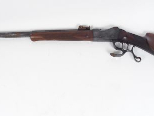 Vente aux enchères Forte carabine de tir Suisse calibre 22LR “HELVETIA” (gravure sur le f