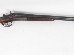 Vente aux enchères Fusil juxtaposé à chien et ouverture par clef signé « DIAMONT » sur la