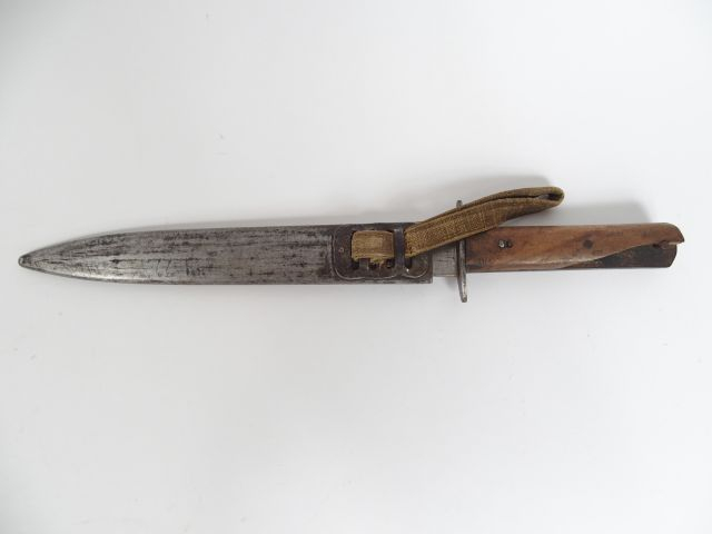 Couteau de combat Autrichien première guerre mondiale. Forte lame à un