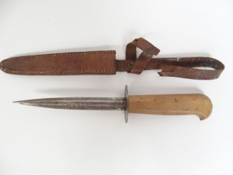 Vente aux enchères Couteau de combat Français de nécessité Coutrot numéro 6 poinçon du fa