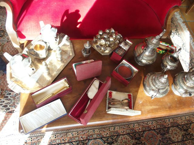 Deux différentes parties de ménagère, couverts, pièces de forme l'ense