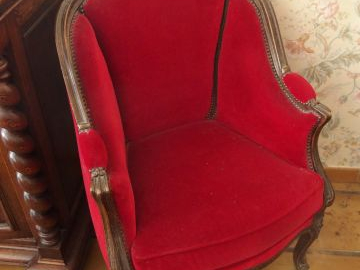 Paire de bergères de style Louis XV garniture de velours rouge