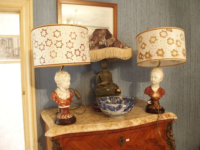 Trois différentes lampes 'Bouddha' et 'Elégante', coupe en porcelaine 