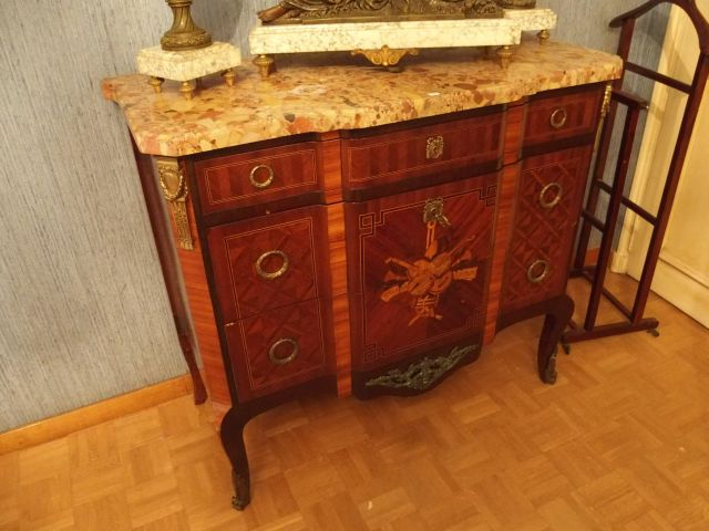 Commode de style Transition, dessus marbre bèche