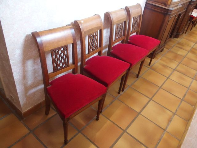 Suite de sept chaises XIXeme et une travailleuse en acajou