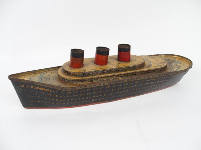 Boite à biscuits en tôle peinte de  la marque Geslot et Voreux en form